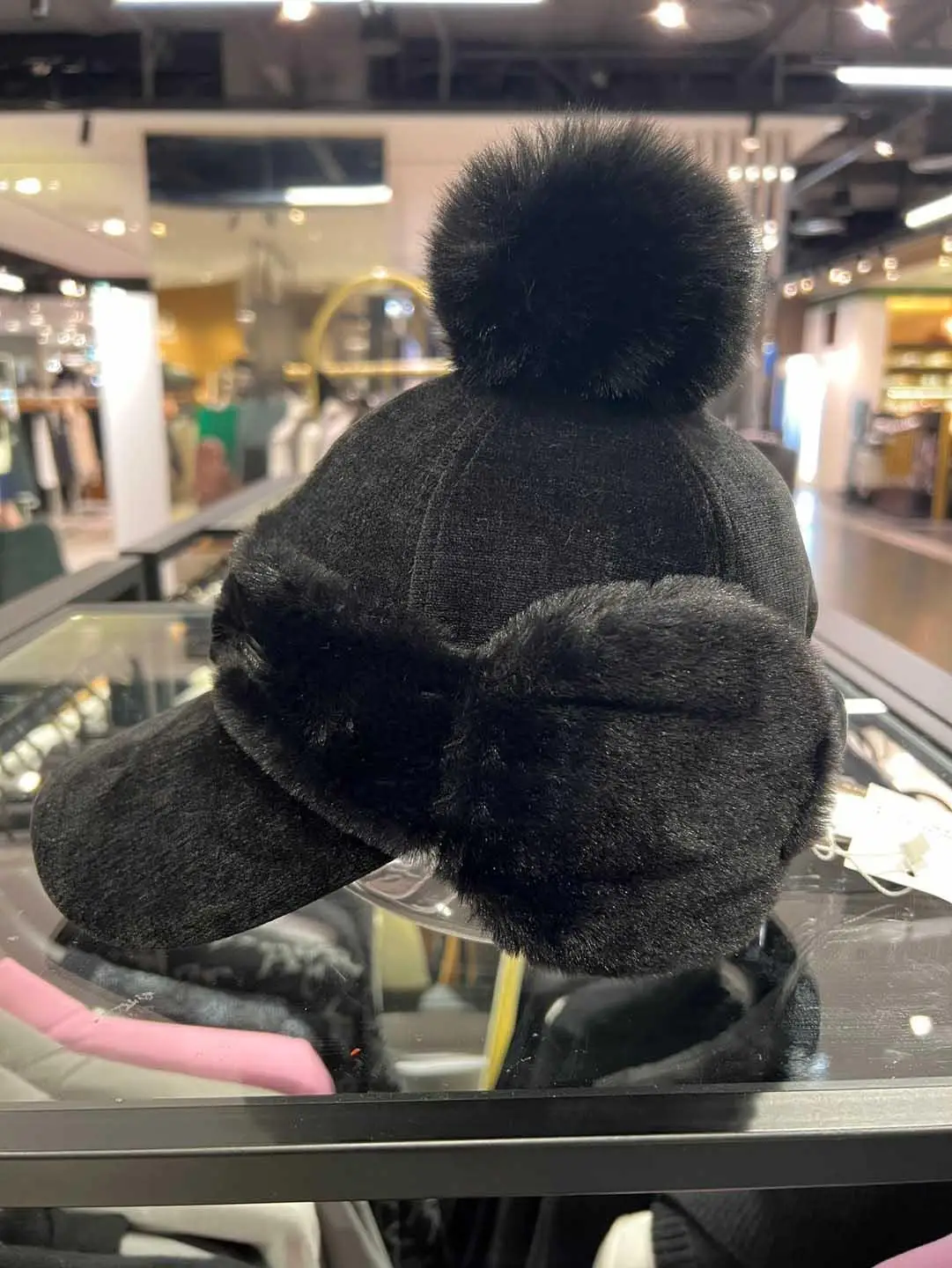 2026 Women Stylish Winter Golf Cap Detachable Furry Earflap Pom Pom Casual Cold Resistant Golfing Hat