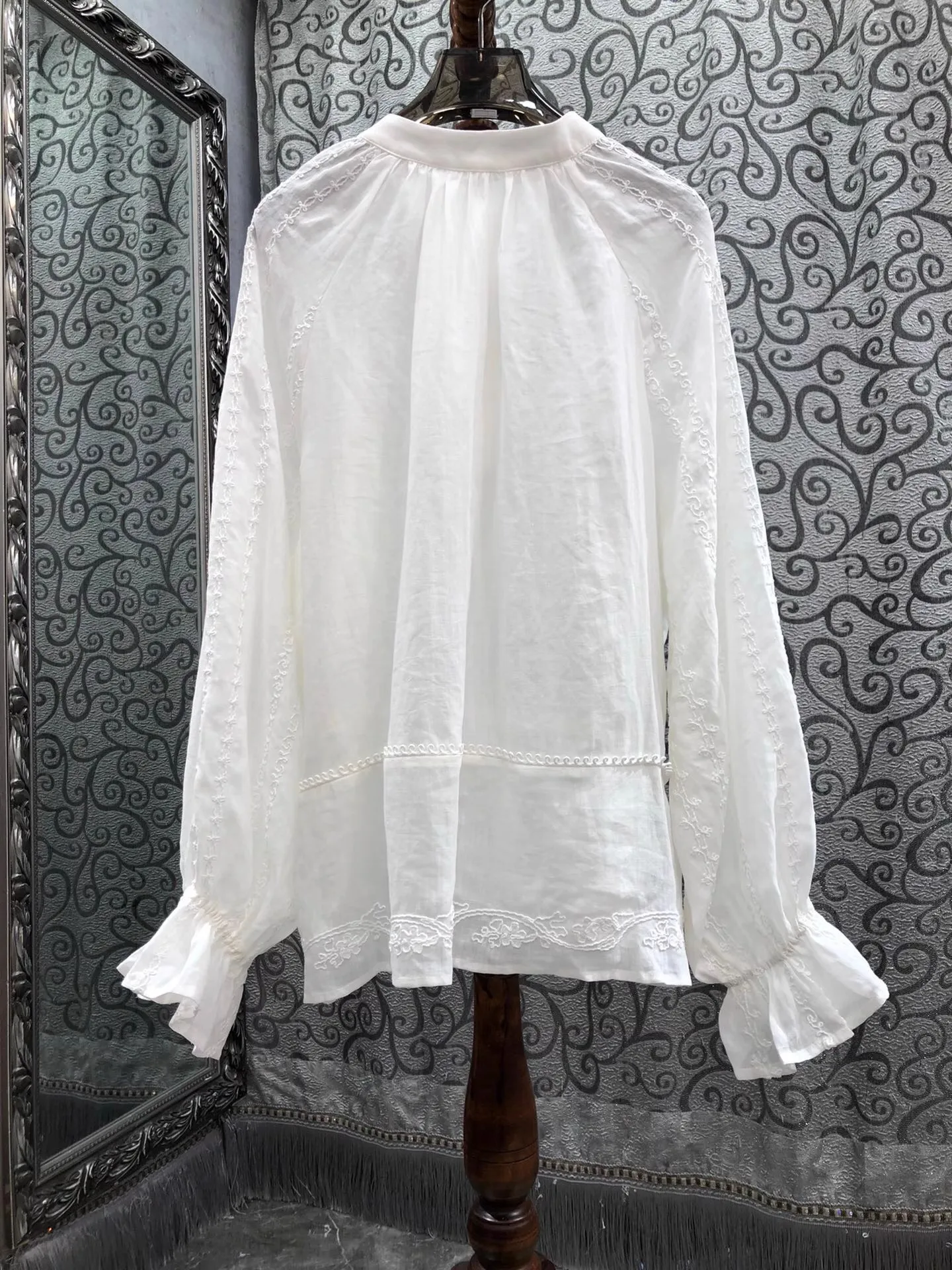 Camicette Ramie al 100% Camicie 2025 Autunno Designer Moda Donna Allover Appliques Ricamo Modelli di fiori Camicia ampia con maniche svasate