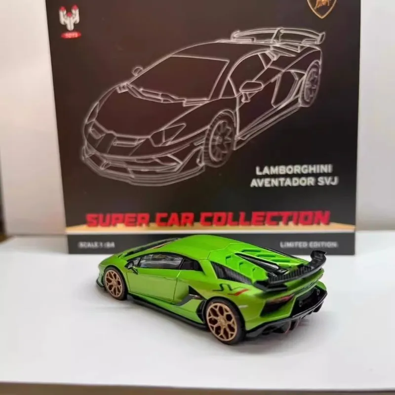 Stock 1:64 Lamborghini Bull four-door die-cast alloy car model, boys' toys, children's festival gifts, adult decorations.