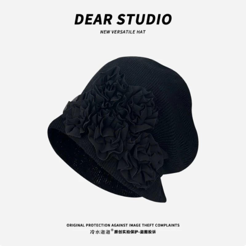 日本のニッチな花柄デザインのプルオーバーニットパイルハット、秋のストリートスタイル、万能で甘いルーズフィットのスカルビーニーキャップ（女性用）