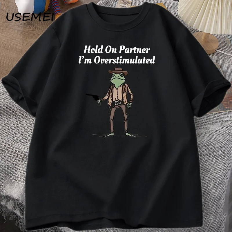 Men's T-shirt Hold on Partner Im Overstimulated Funny Meme Graphic T Shirts Cowboy Frog T Shirt Fashion Cotton Short Sleeve Top