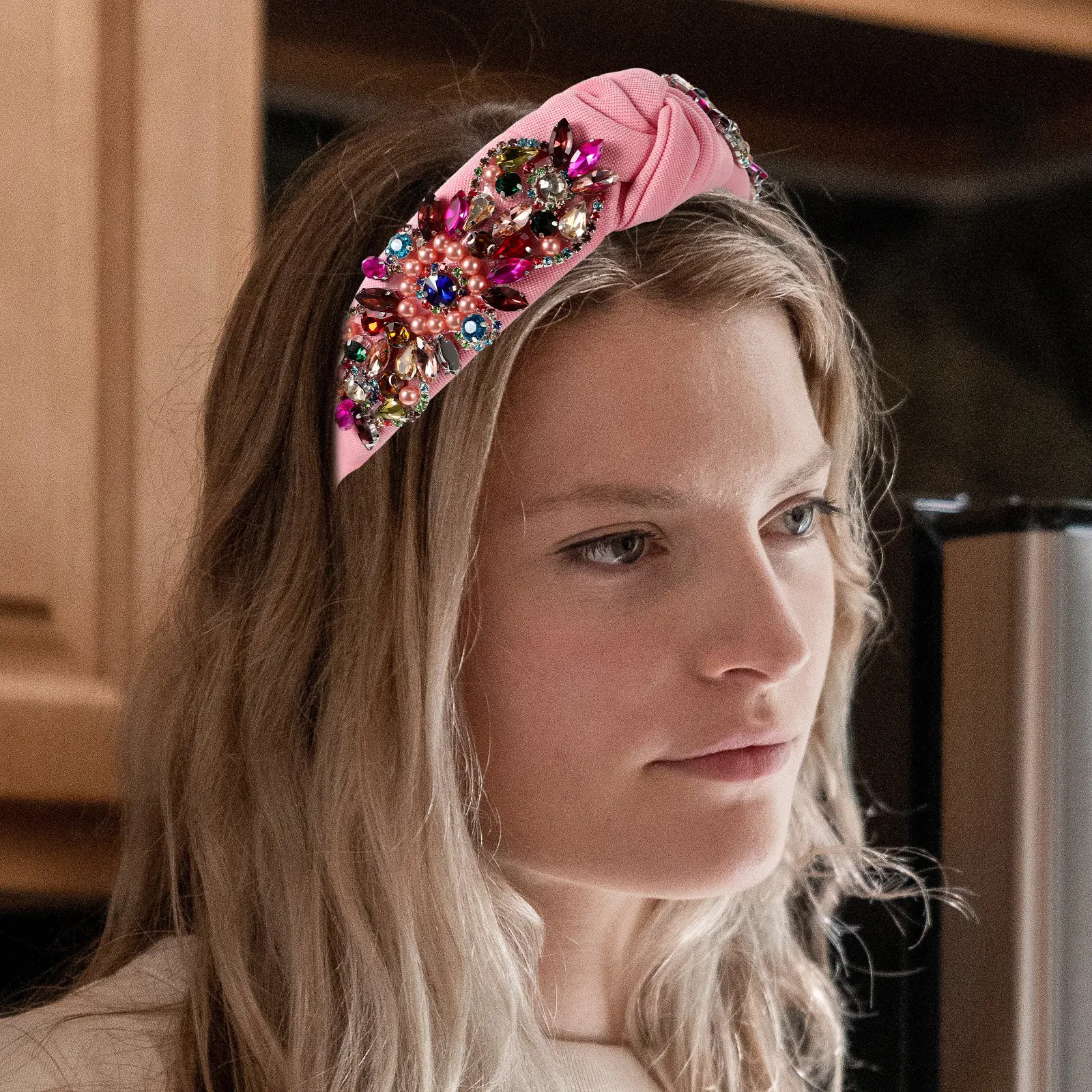 

Широкая повязка на голову с узлом и стразами, жемчужный аксессуар для волос, модная декоративная повязка для женщин, для вечеринок