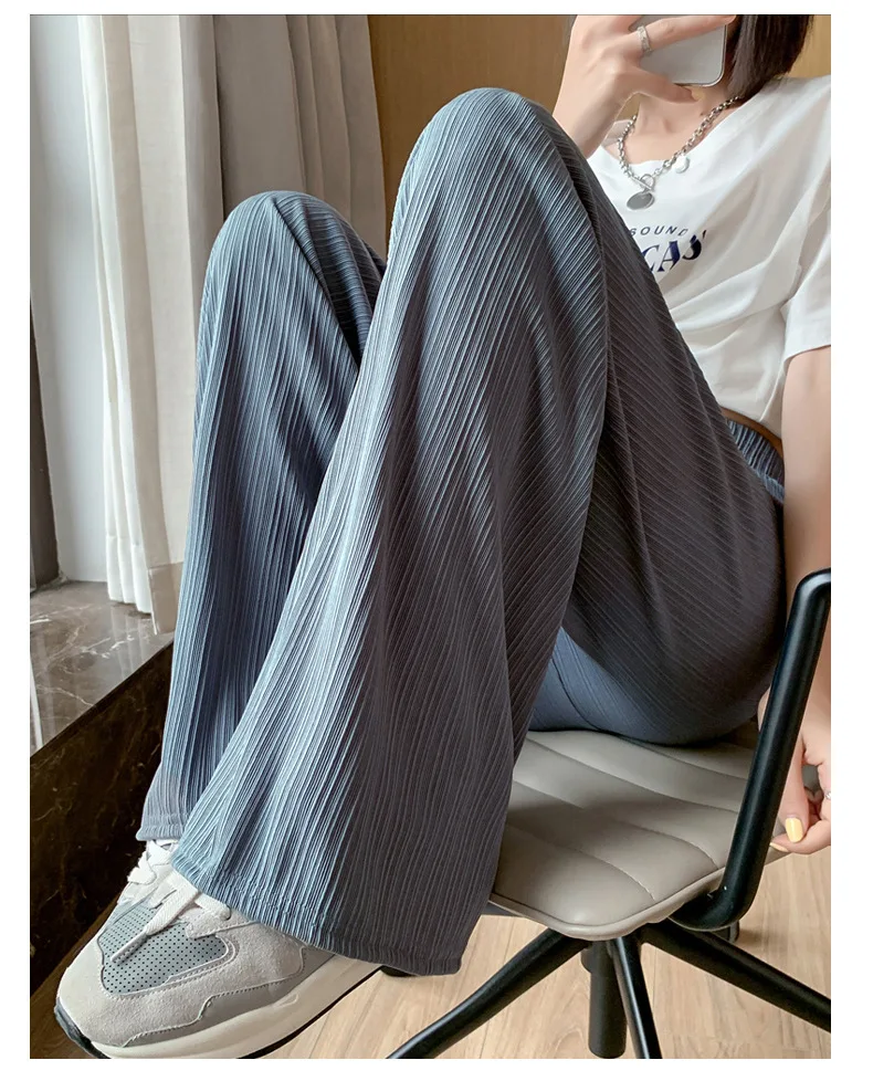 Damen-Hose aus Eisseide mit weitem Bein, Sommerhose mit hoher Taille und vertikalen Streifen, lockere, gerade geschnittene Hose in Bodenlänge, lässige, kühle Hose, schmale Passform. – Detail 12