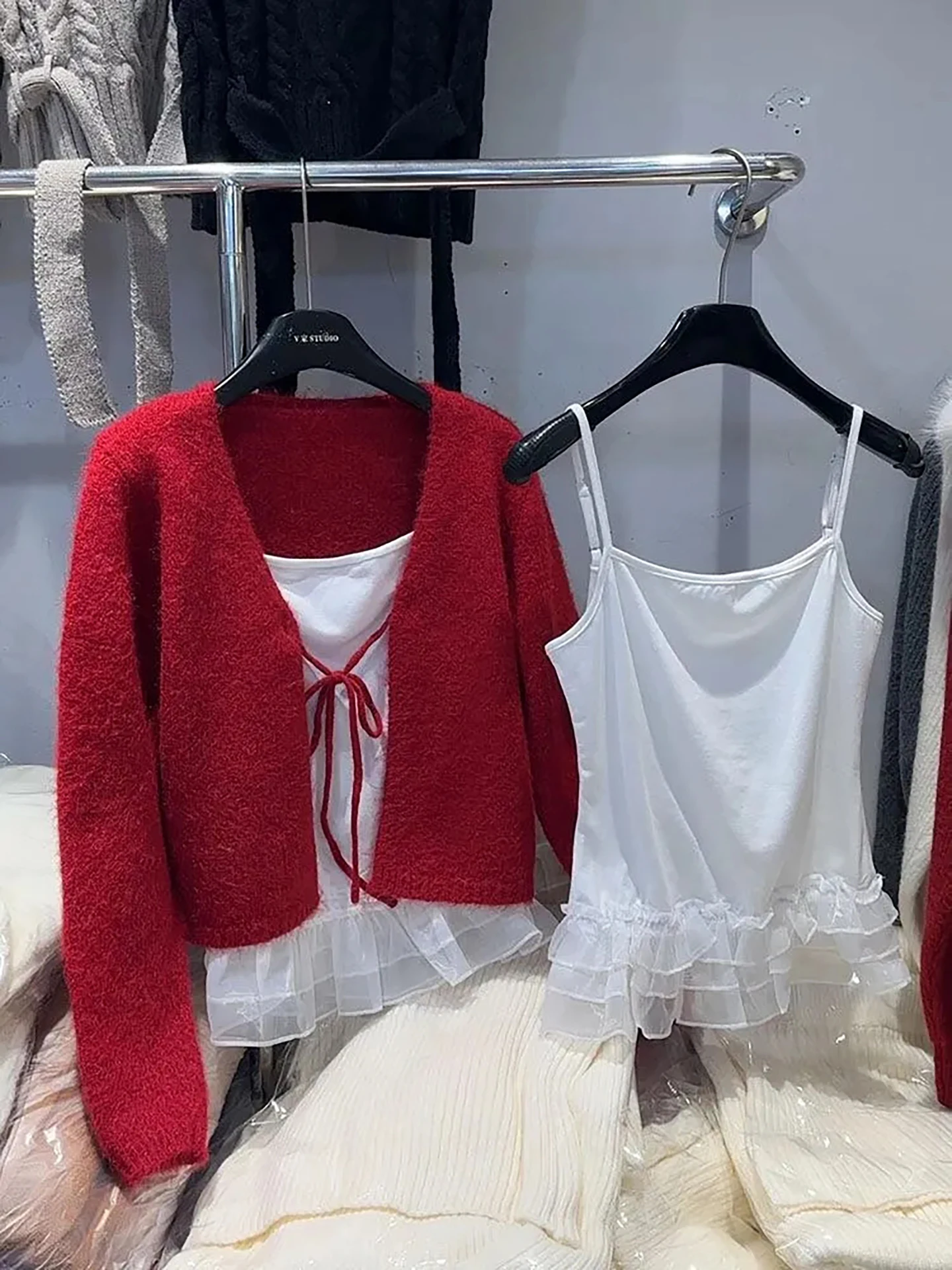 Cardigan lavorato a maglia rosso di Capodanno e set con inserto Me per donna Primavera 2026 Calore Ele Sle ort Lunghezza V-Ne Vita alta