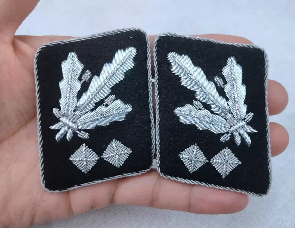 الحرب العالمية الثانية ألمانيا بوليون الموضوع كوبر سلك شارة الكتف علامات التبويب زوج خيط فضي على خلفية سوداء