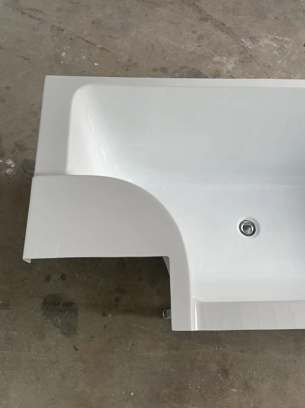 

Customized corner cut water pipe for hotel villas, luxurious surfing massage, independent engineering bathtub for home use