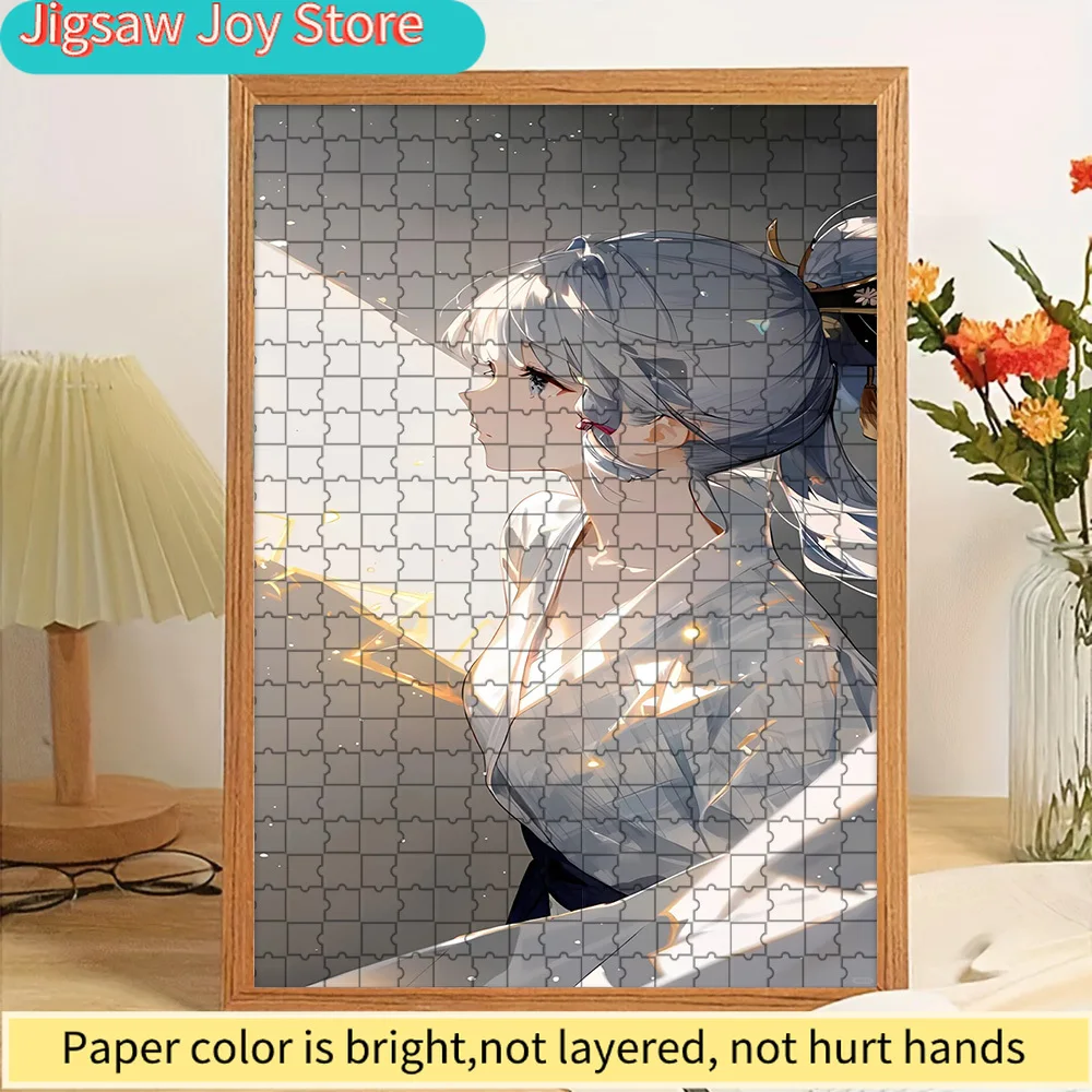 

Бумажный пазл с Камисато Аякой, элегантный аниме-персонаж из Genshin Impact, изображенный в белом кимоно с золотыми аксессуарами.