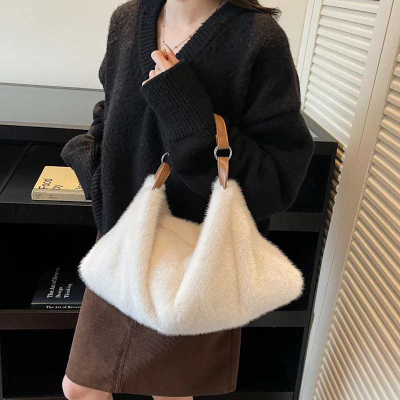 

Новая высококачественная модная пушистая портативная сумка-тоут для женщин, осень-зима 2026