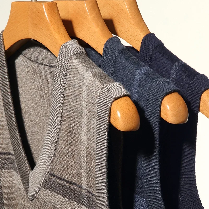 Knitted Sweater Vests Men V-neck Fashion Sleeveless Basic All-match Outwear Striped Hombre Streetwear Casual Warm High Street