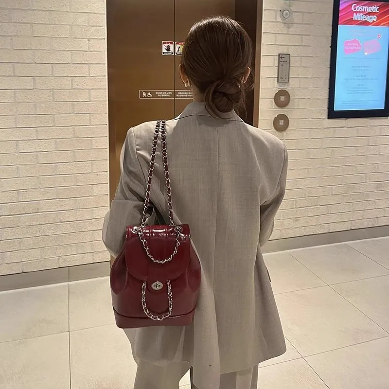 Casual Backpacks Women Chain Backpack Daily Solid Shoulder Bag Girls Travel Small Hand Bag Summer Luxury Leather Bucket Bags