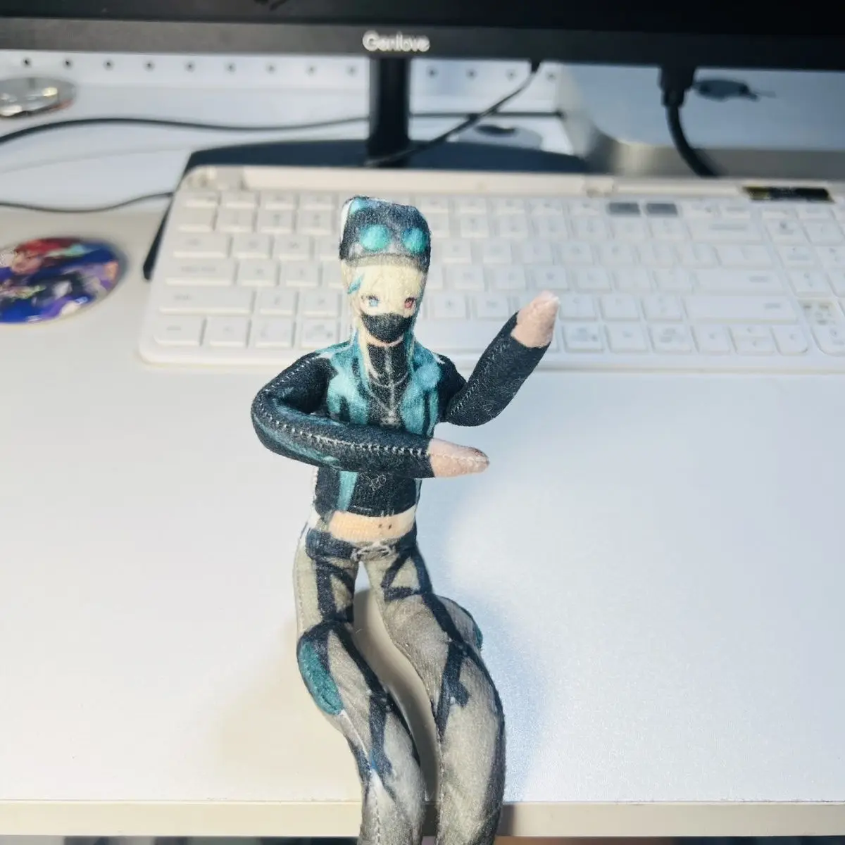 バーチャルアップローダー VUPN イジサンジ アザ アニメ 可動式ぬいぐるみ 抽象的な体のワイヤースケルトン コスプレ ハロウィン人形 小道具