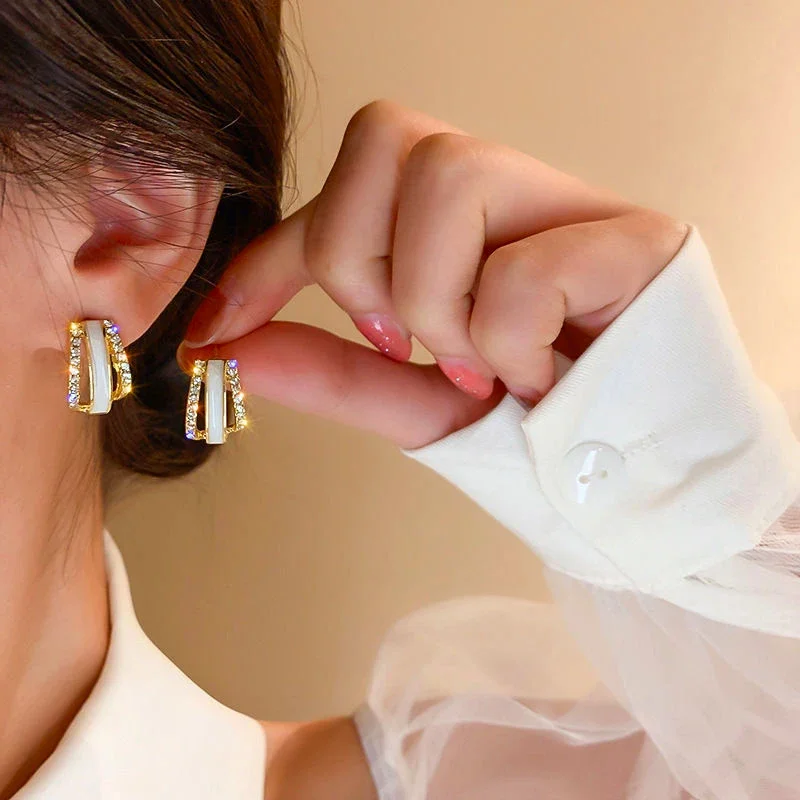 Unique Hollow Double Hoop Shell C-shaped Earrings for Women New Fashion Trend Elegant Personalized Cool Girl Party Jewelry Gift