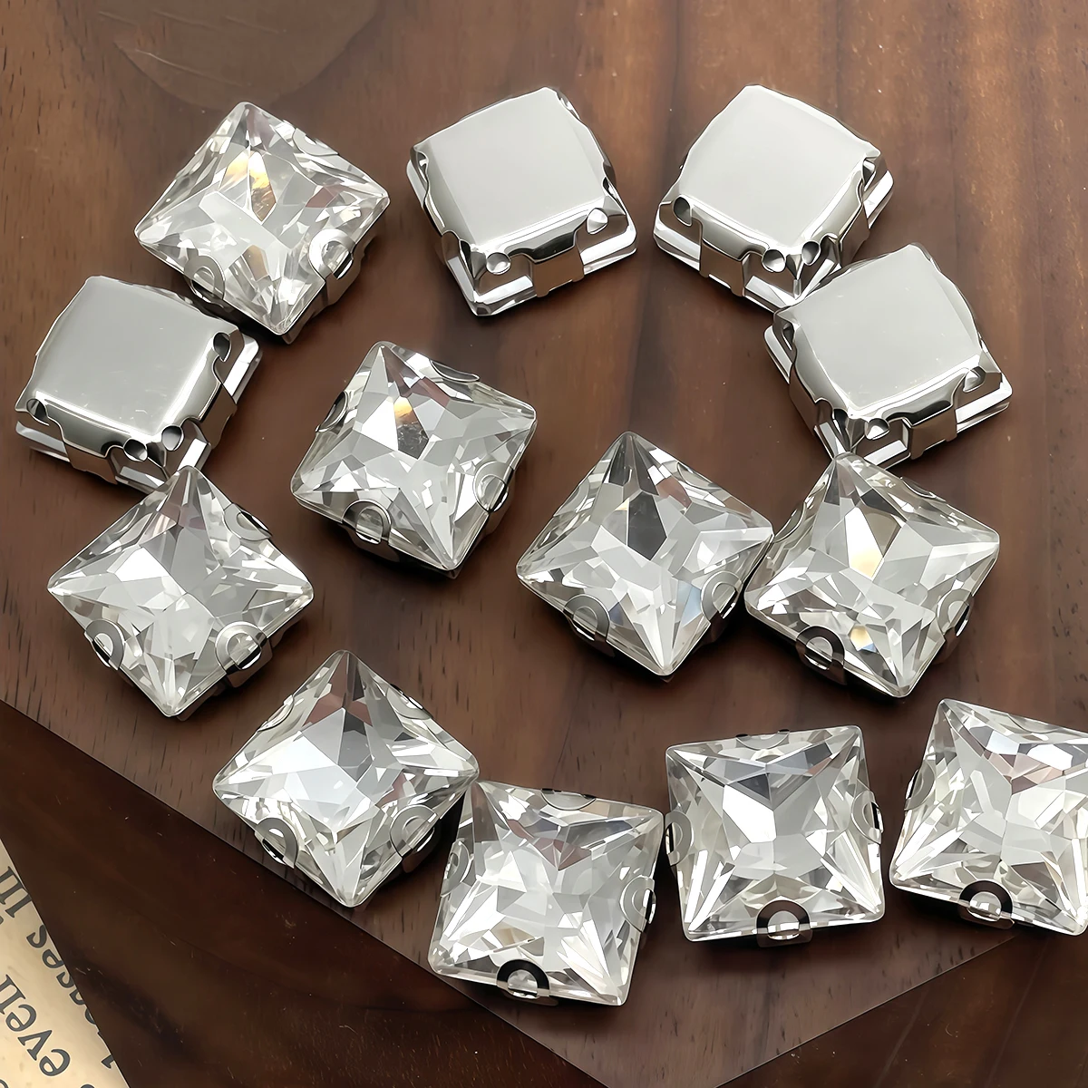 Quadratische Kristallglas-Strasssteine mit Kralle, Marquise, zum Aufnähen, Stein, Strass, Diamant, Metallbasis für Hochzeitskleid, Kleidungsstück, Ornament