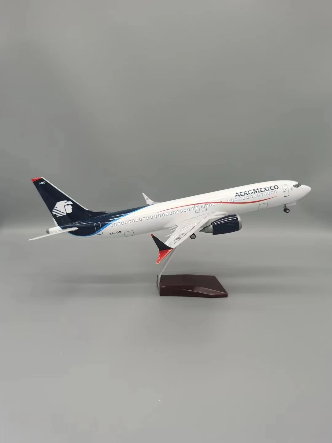 

47cm 1:85 Scale Resin Plane Model B737 Aeromexico Airlines Toy Airplane With Lights & Wooden Base Children Educational Toys Gift
