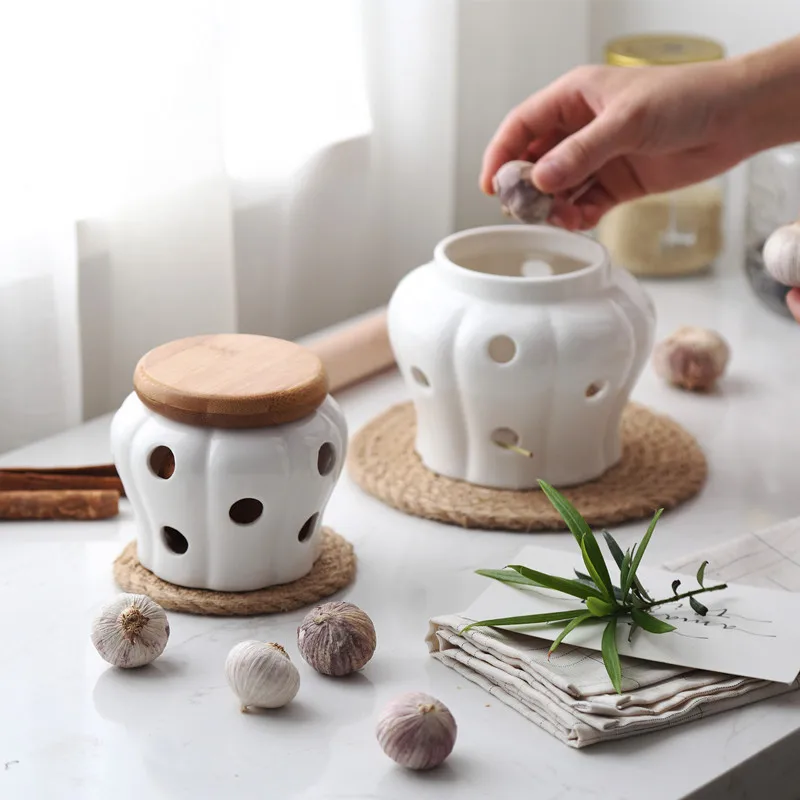 

Creative Bamboo Cover Ceramic Storage Cans Lovely Shape Kitchen Garlic/Ginger Ventilated Storage Tank Hotel/Home Use