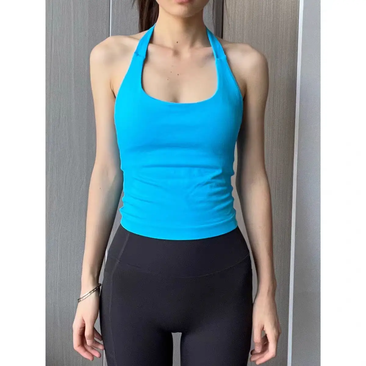 sutia-esportivo-feminino-sem-costura-com-alca-halter-e-costas-abertas-efeito-push-up-A-prova-de-impacto-secagem-rapida-para-yoga-academia-corrida-treino-e-uso-diario