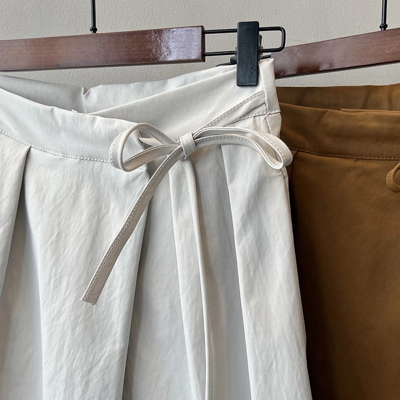 Stilvolle, hochwertige OL-asymmetrische, schräge Hose, weites Bein, hohe Taille, gerades Bein, lässige Schnür-Verbandshose