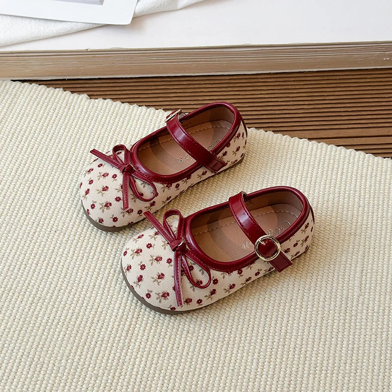 

Детские модные повседневные туфли 2026: Новые винтажные кожаные туфли Мэри Джейн с цветочным узором для девочек, балетки для принцесс, для свадьбы и вечеринок