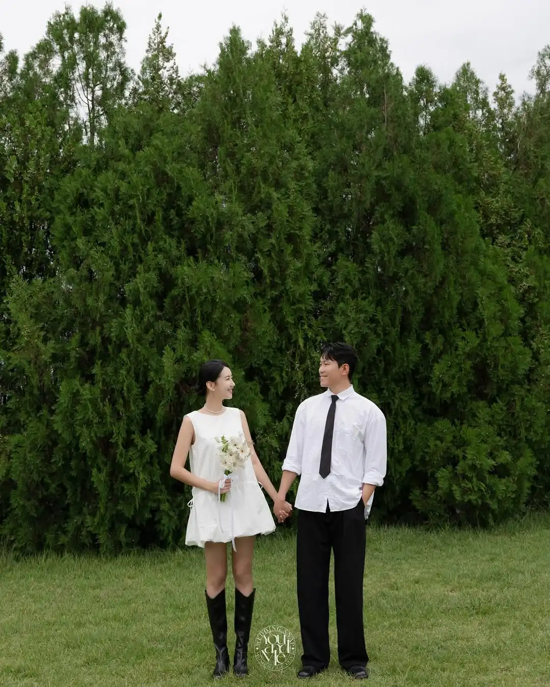 기유 고급스러운 A라인 짧은 웨딩드레스 O넥 웨딩드레스 태피터 소재 민소매 플리츠 브라이덜 가운 맞춤 제작 웨딩드레스