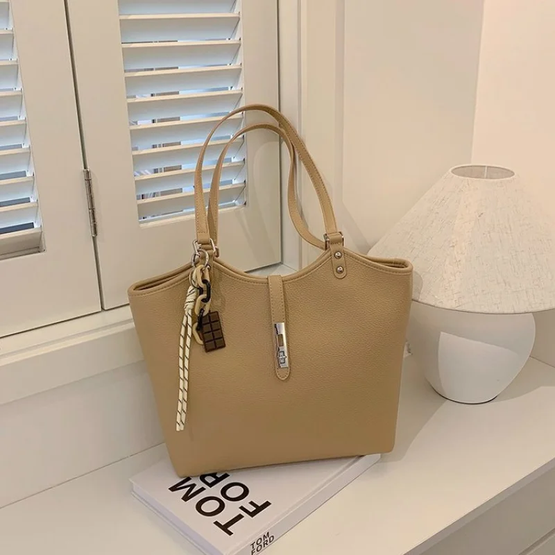 

High-End Women's Simple Elegant Leather Shoulder Bag Paris Fashionable Popular Casual Vintage Ladies Crossbody Bag