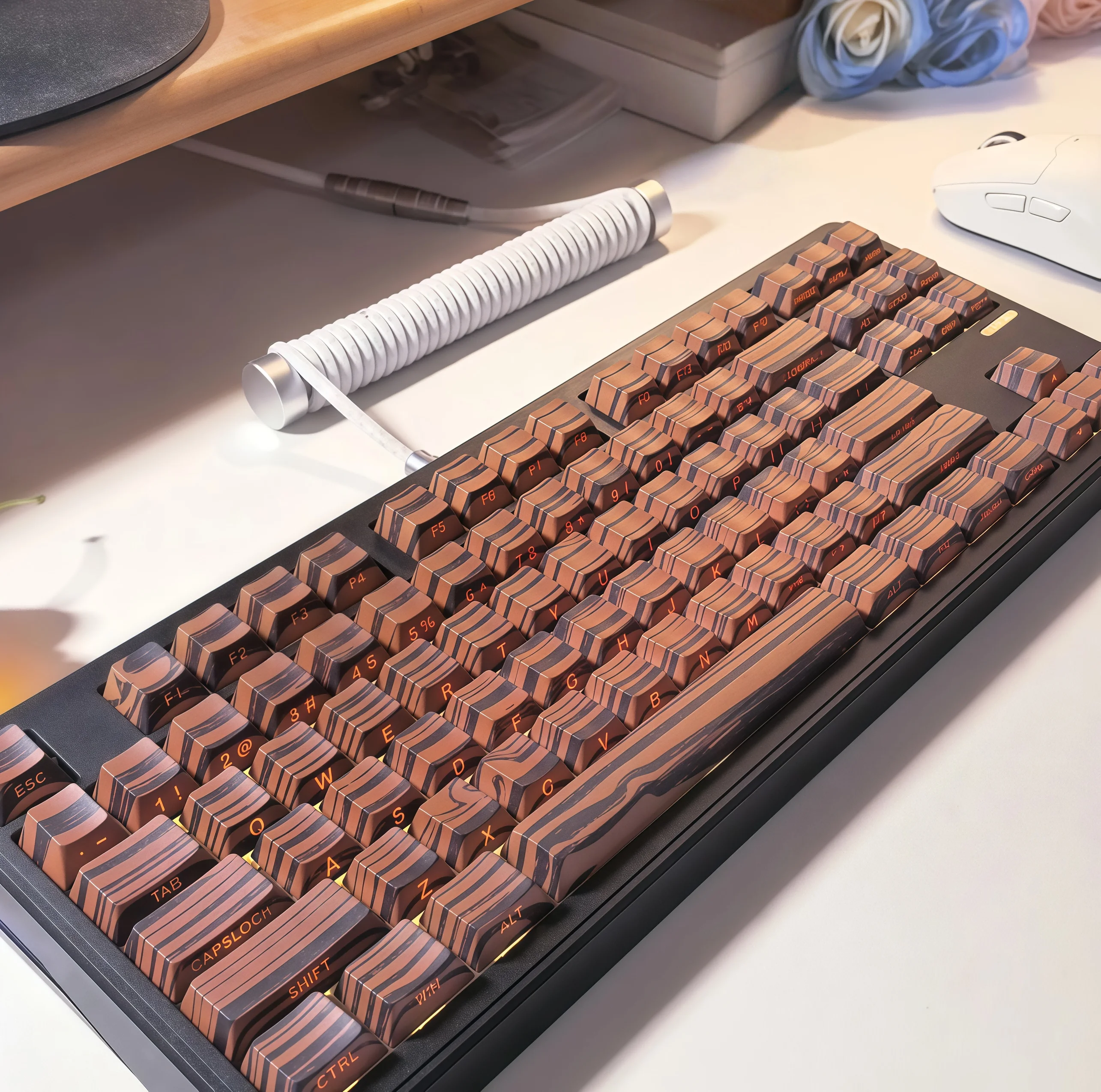 

Walnut wood grain translucent side-engraved keycaps, factory-made highly personalized five-sided mechanical keyboard keycaps