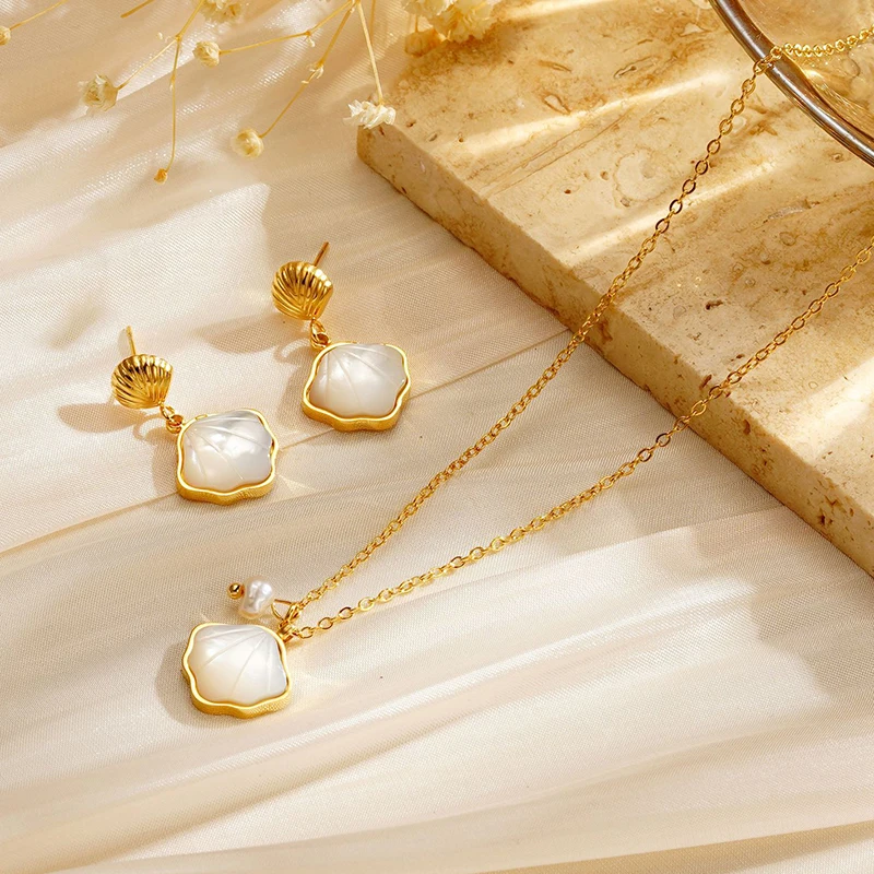 2 Pieces Simple Hot Sellers Shell Necklace Earrings Jewelry Set for Women Exquisite Fashion Wedding Jewelry Anniversary Gifts
