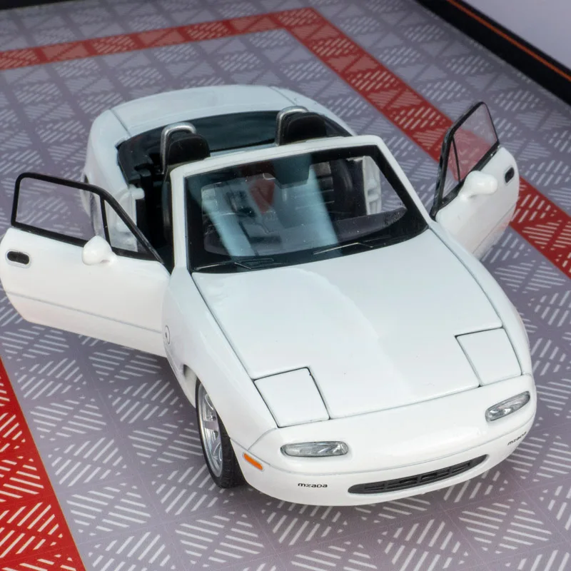 1:32 Mazda MX-5 liga modelo de carro supercar brinquedos de som e luz, portas infantis e capô do motor, porta-malas pode ser aberto