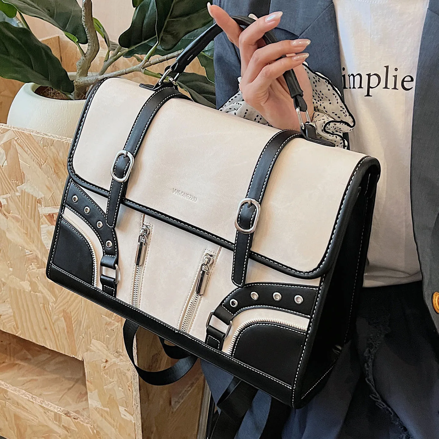 Ransel PU Wanita Gaya Inggris Tas Kantor Persegi Panjang Tambal Sulam Ritsleting Modis Tas Travel Antik Luar Ruangan Kapasitas Besar Wanita