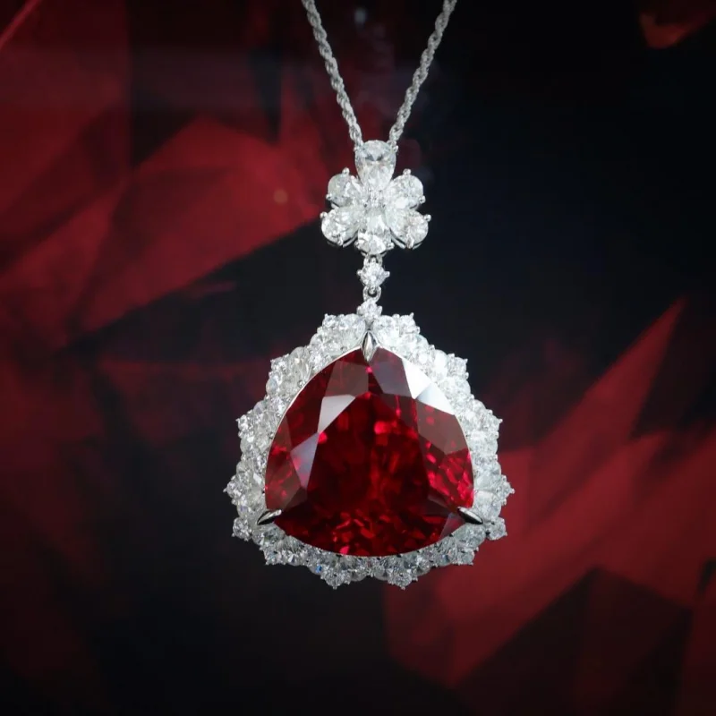 Bellux Pendant Chain 925 Silver Synthetic Zircon Design Fine Jewelry Light Luxury Red Triangle Ruby Fashion Necklace