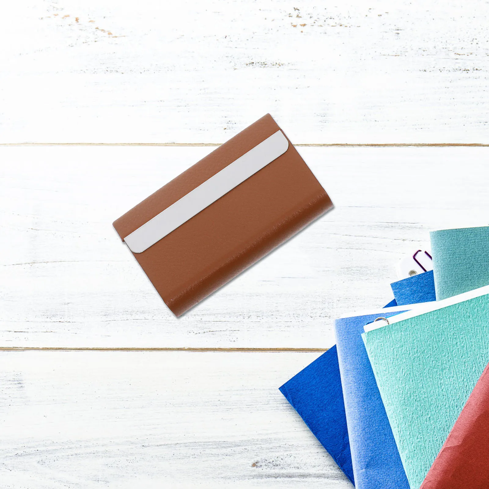 Custodia da lavoro in acciaio inossidabile Custodia sottile in PU per uomo Donna Organizzatore portatile per carte di credito Chiusura magnetica Nome tascabile