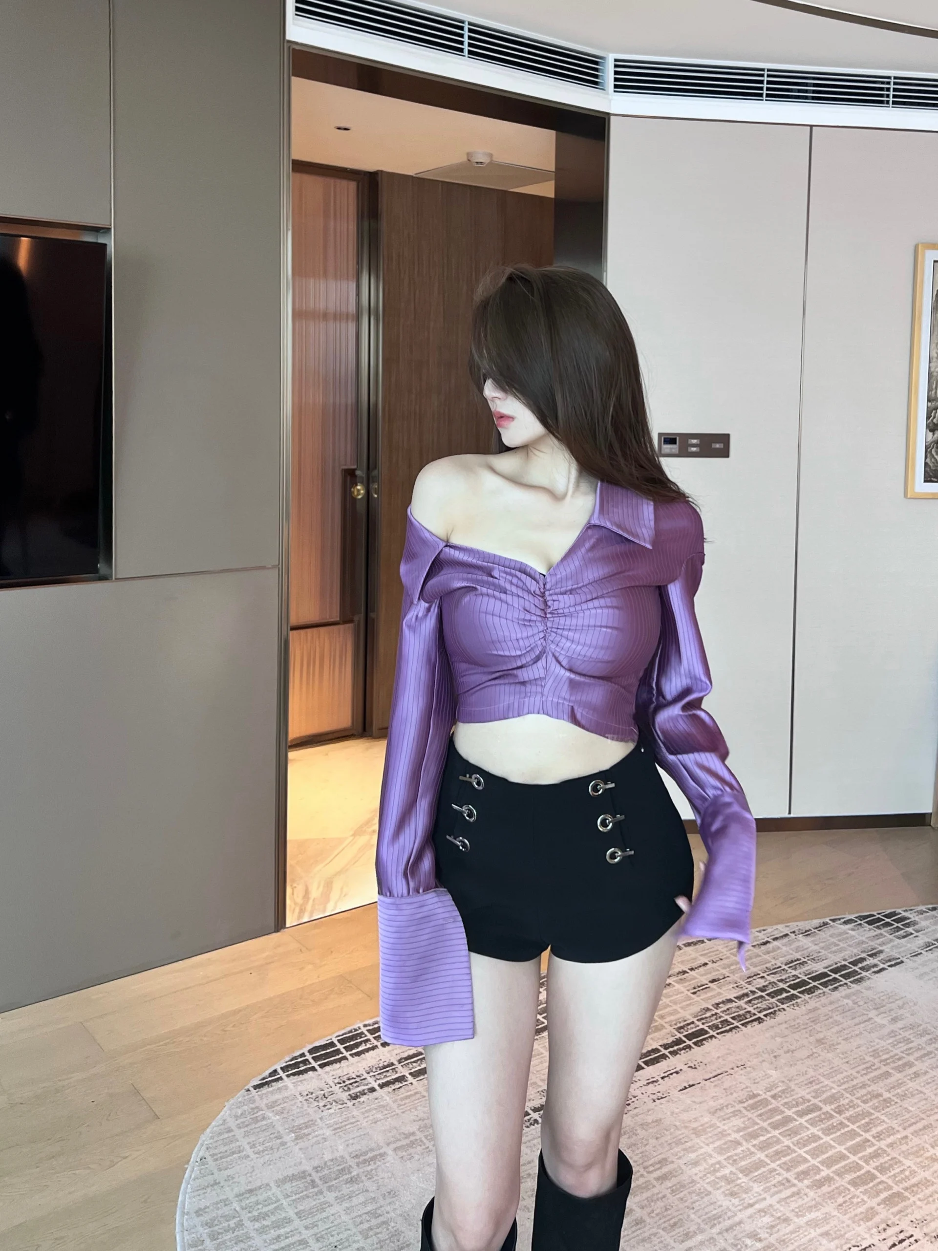Shorts de Traje Negros de Cintura Alta con Hebilla Metálica para Mujer, Moda Primavera 2023, Pantalones Cortos Ajustados para Uso Exterior