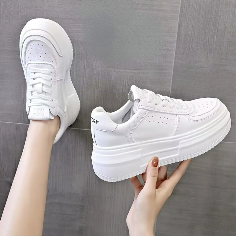 2024 New Leather women\'s White Casual Woman Vulcanize Sneakers traspirante Sport Walking Running Platform Flats Shoes