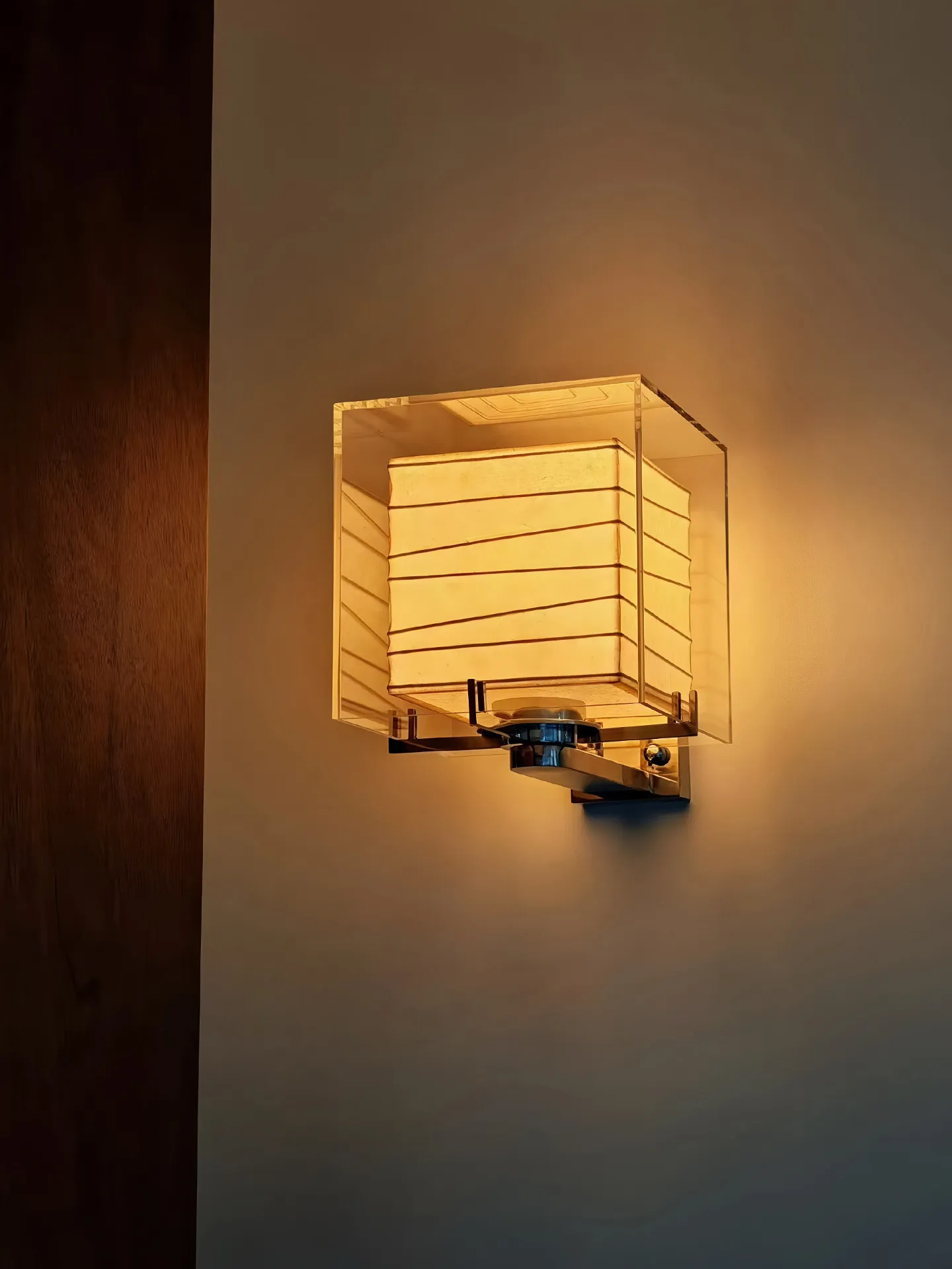 Japan's hot-selling new design square transparent glass indoor fashion wall lamp, simple wall lamp for stairs and aisles