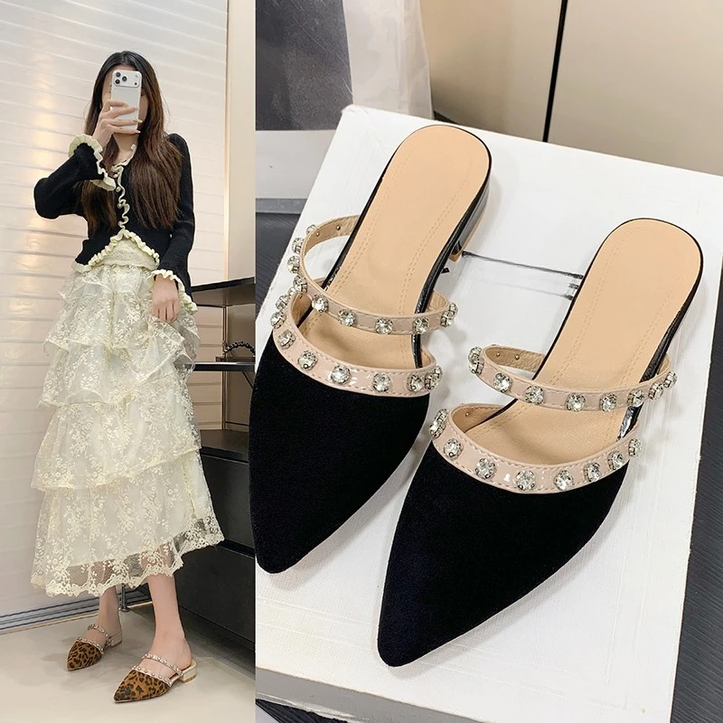 Baotou Half Slippers for Women, Summer Outdoor Wear, Rhinestone Studs, Pointed Low Chunky Heel, Shallow Mule Sandals