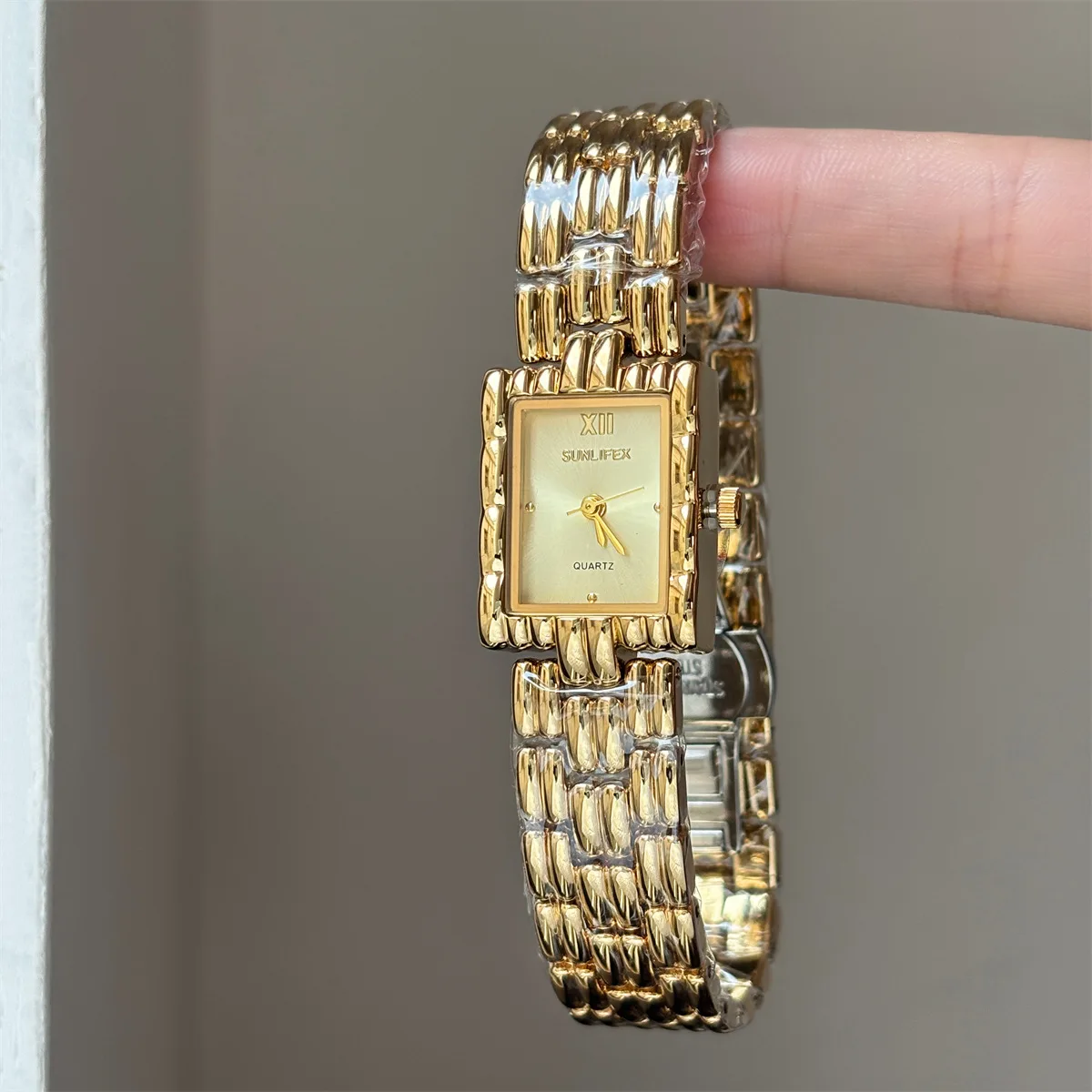 2026 New Rectangular Retro Chain Watch Stainless Steel Gold Bracelet Watch Exquisite Luxury Quartz Watch Gift Accessories Women