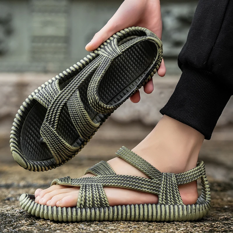 A Pair of New Summer Fashion Flip-Flops, Fashionable and Personalized Men's Shoes, Breathable Sandals for Outer Wear image 3