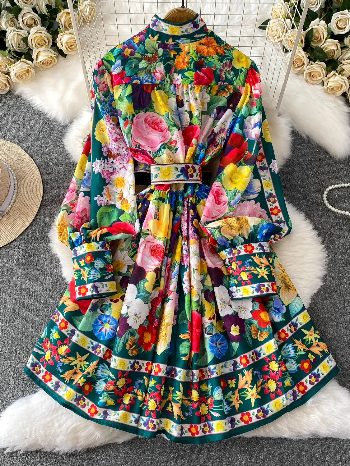 Herbstliches, schlankmachendes Midi-Dr mit Blumendruck und Laterne, Sves, Stehkragen, Knopfverschluss, Urlaub, Damen-Dr