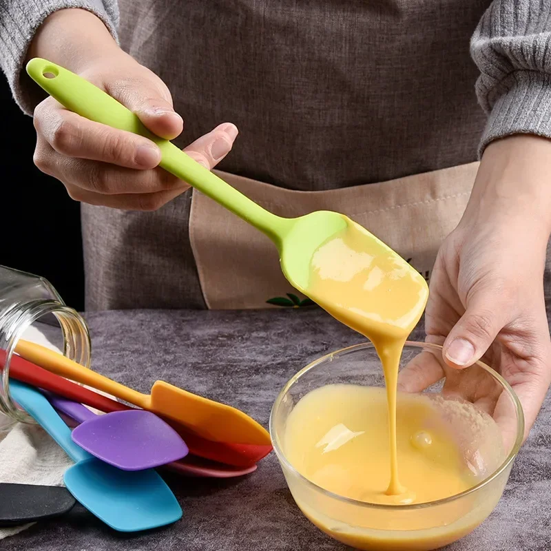 1PC Nonstick Spoon Kitchen Baking Accessories & Tools 21cm Silicone Spatula Cream Spatula High Temperature Resistant