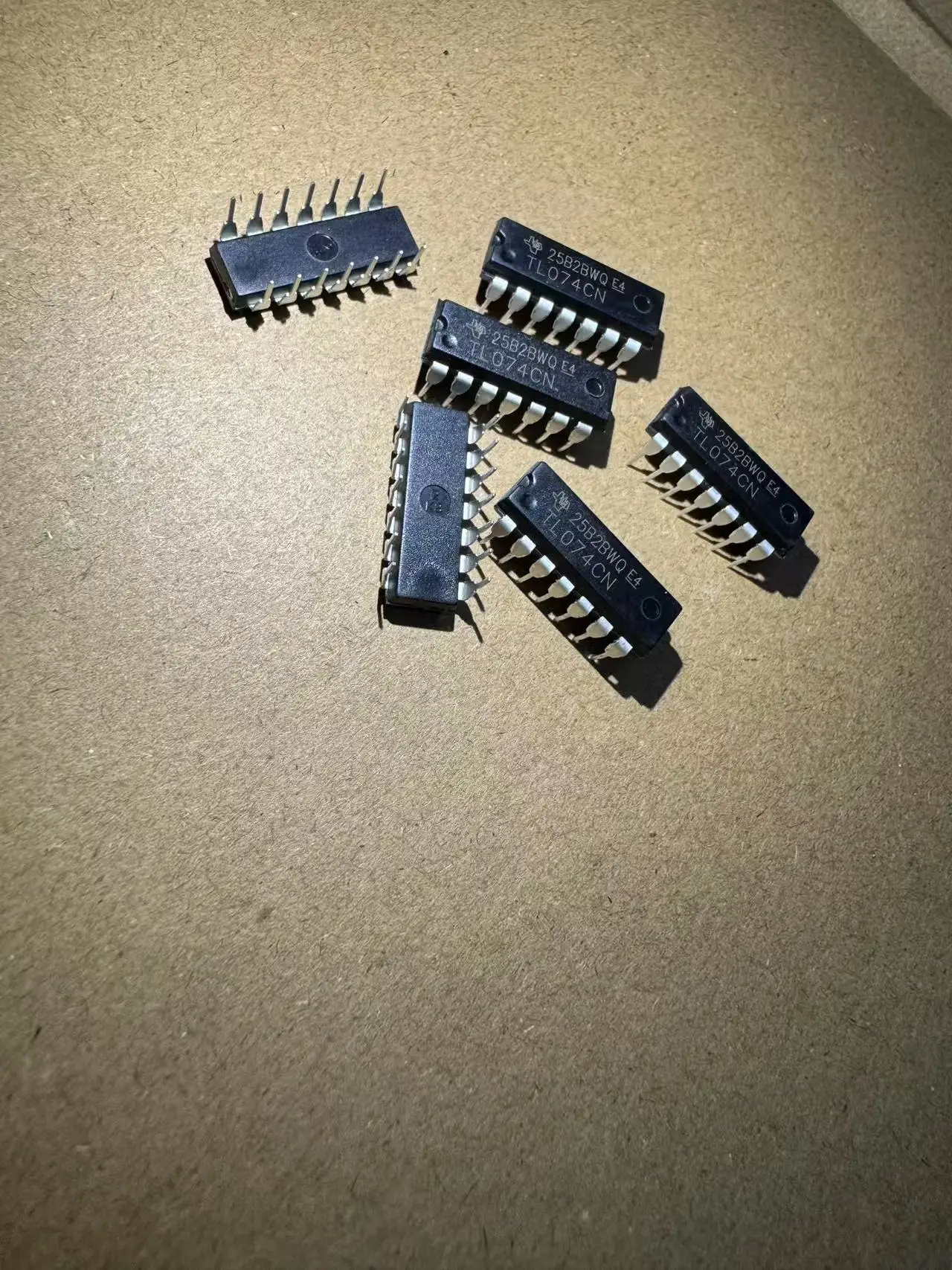 10pcs TL074CN TL074 DIP-14 Operational Amplifiers - Op Amps JFET Input Low Noise new original
