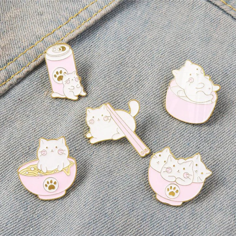 Noodle Bowl Pines Metal Badges Bag Clothes Brooch Up Jewelry Gift for Cat Lover Cat and Food Enamel Pins Pinsk Can Chopsticks