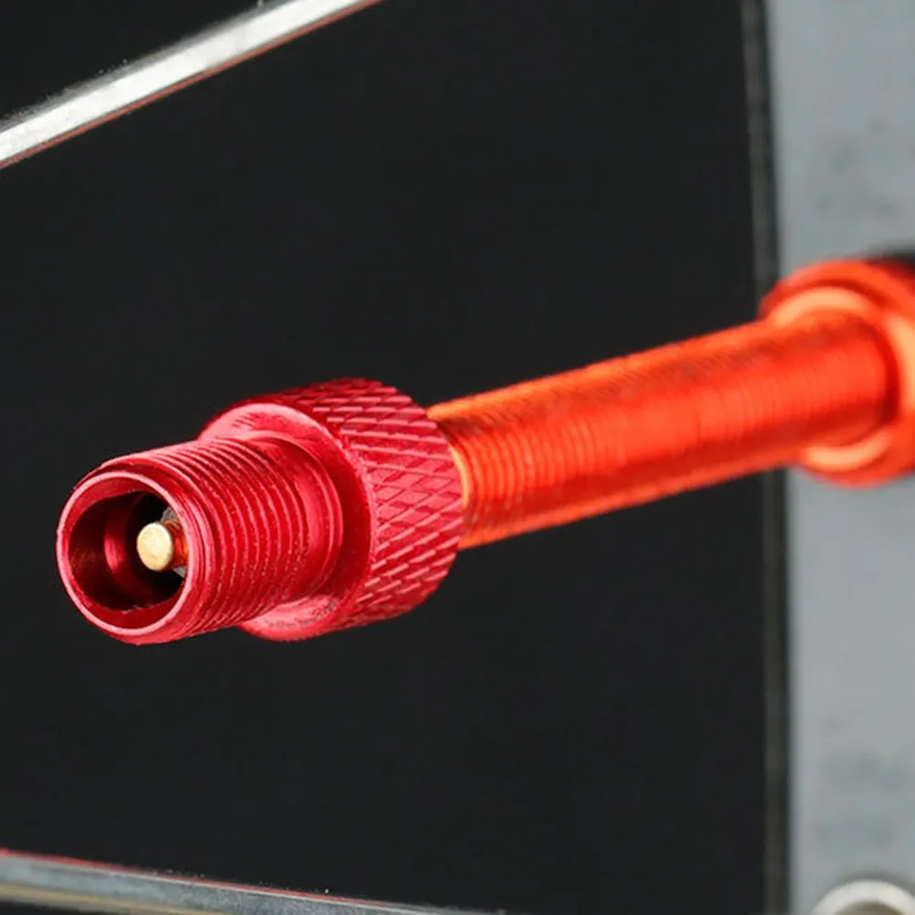 Lot de 4 adaptateurs de valve de vélo pour conversion de valve française en valve de voiture, compatibles avec la plupart des pompes à vélo et des pneus tubeless, en aluminium