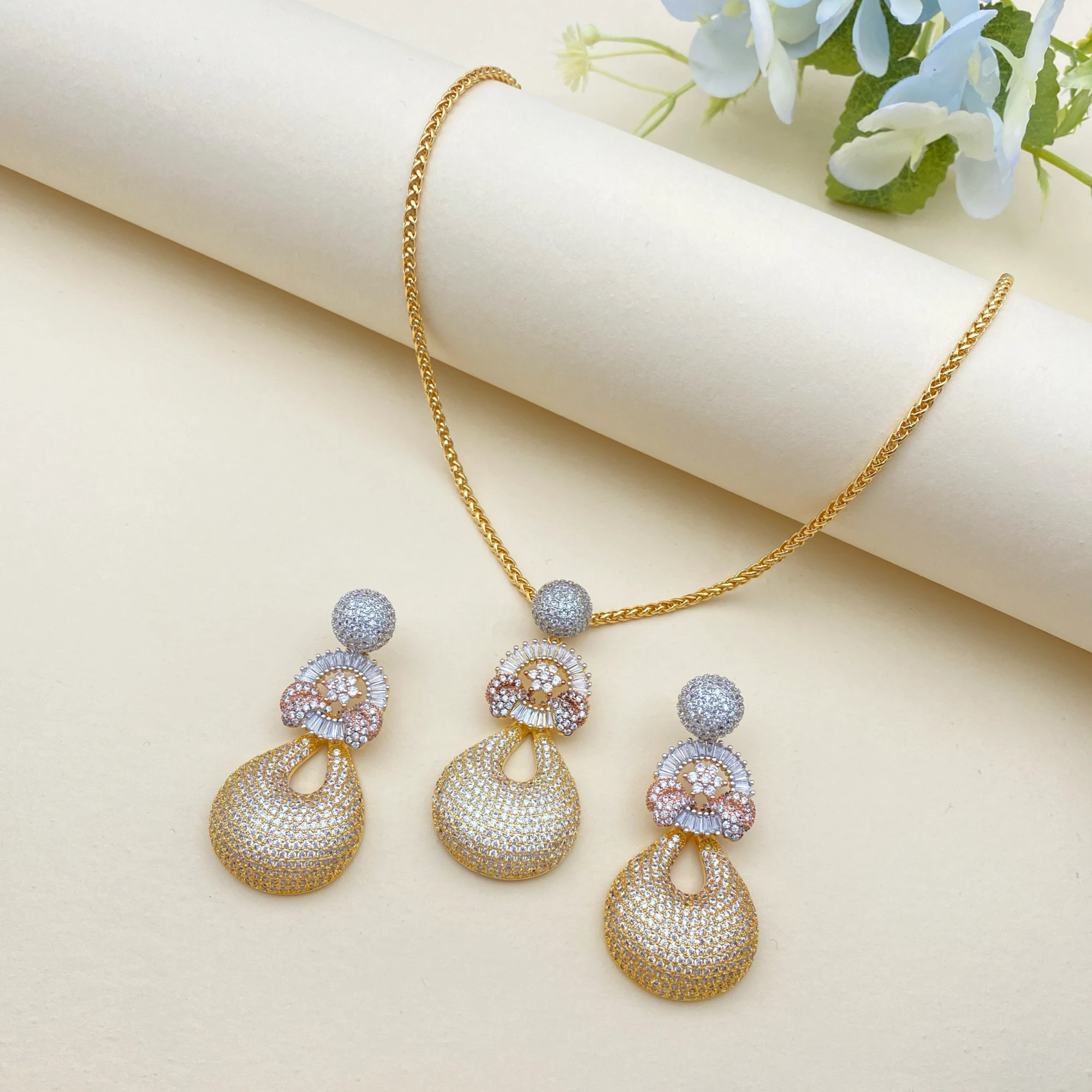 

Flora Oval Set Gold Plated Openwork Necklace Dangle Earrings Wedding Party Geometric Zirconia Pendant Elegant Women’s Jewelry