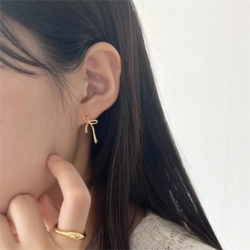 Orecchini Color oro moda per le donne orecchino per unghie con fiocco nuovo 2024 gioielli alla moda carino Piercing accessori per l\'orecchio regalo