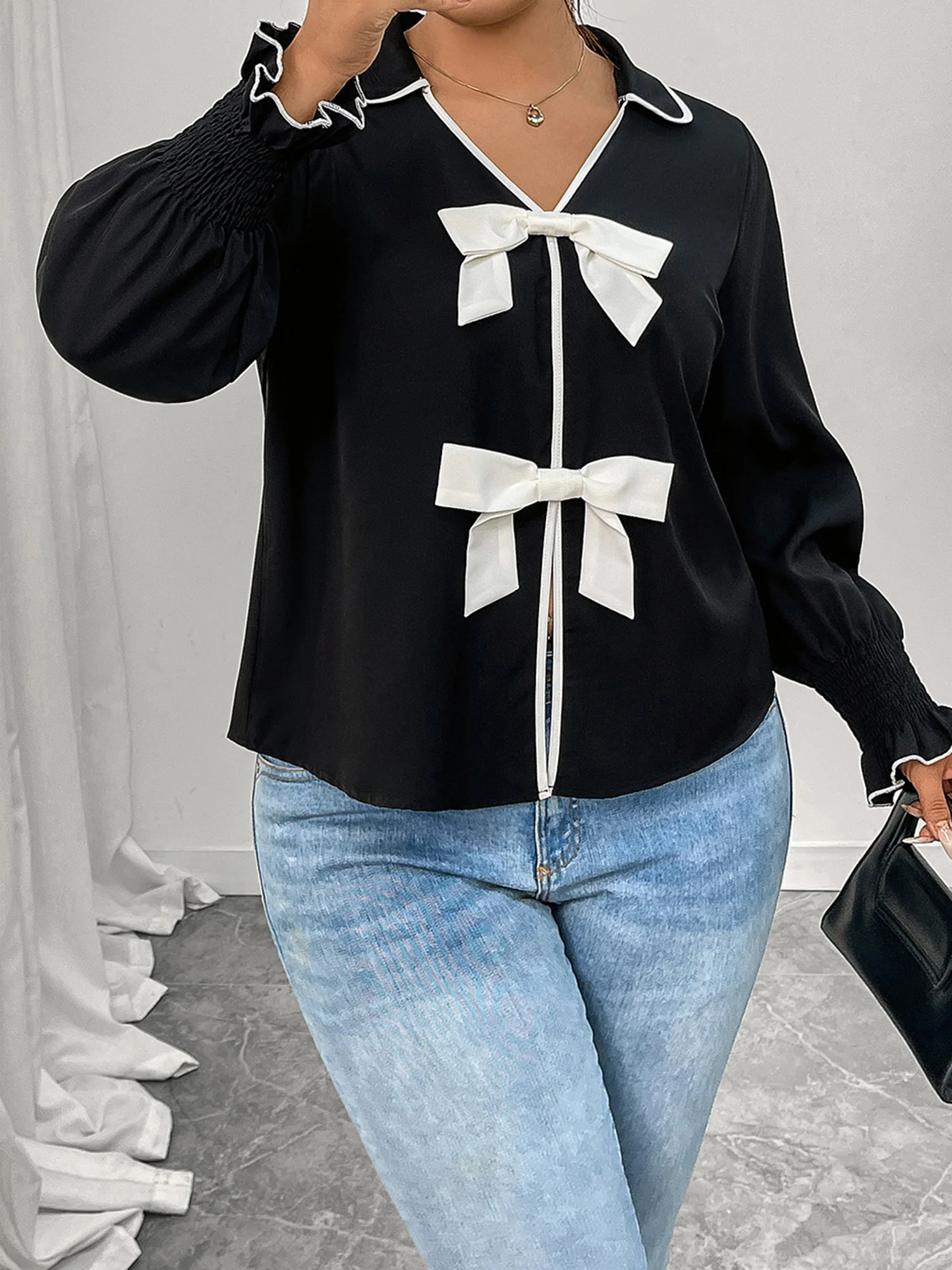 بلوزات أنيقة مقاس كبير برقبة على شكل V للنساء أنيقة بطبعة زهور وأكمام طويلة وأزرار سفلية وياقة للخريف #4