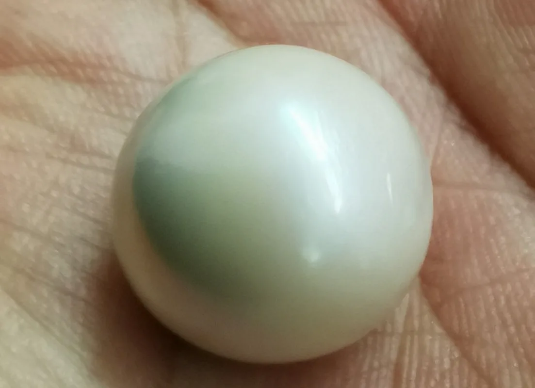 

Элегантный крупный натуральный жемчуг Южных морей, 16-17 мм, белый с розоватым отливом, круглый, с полным отверстием, россыпью