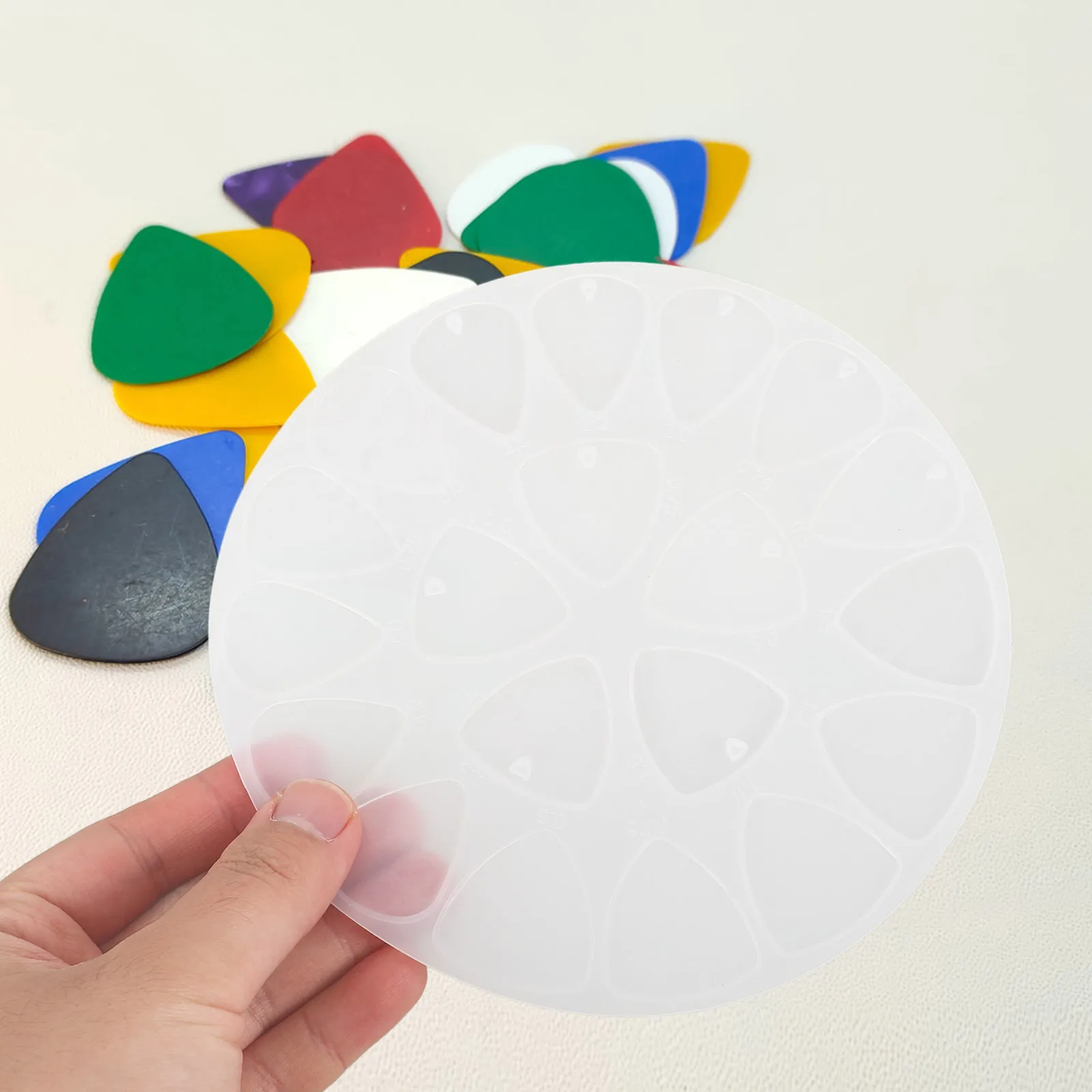 

1 set Guitar Pick Mold Silicone Triangle Plectrum Molds Easy Demold Cleaning Durable Jewelry Making Crafts Pendant Decorative