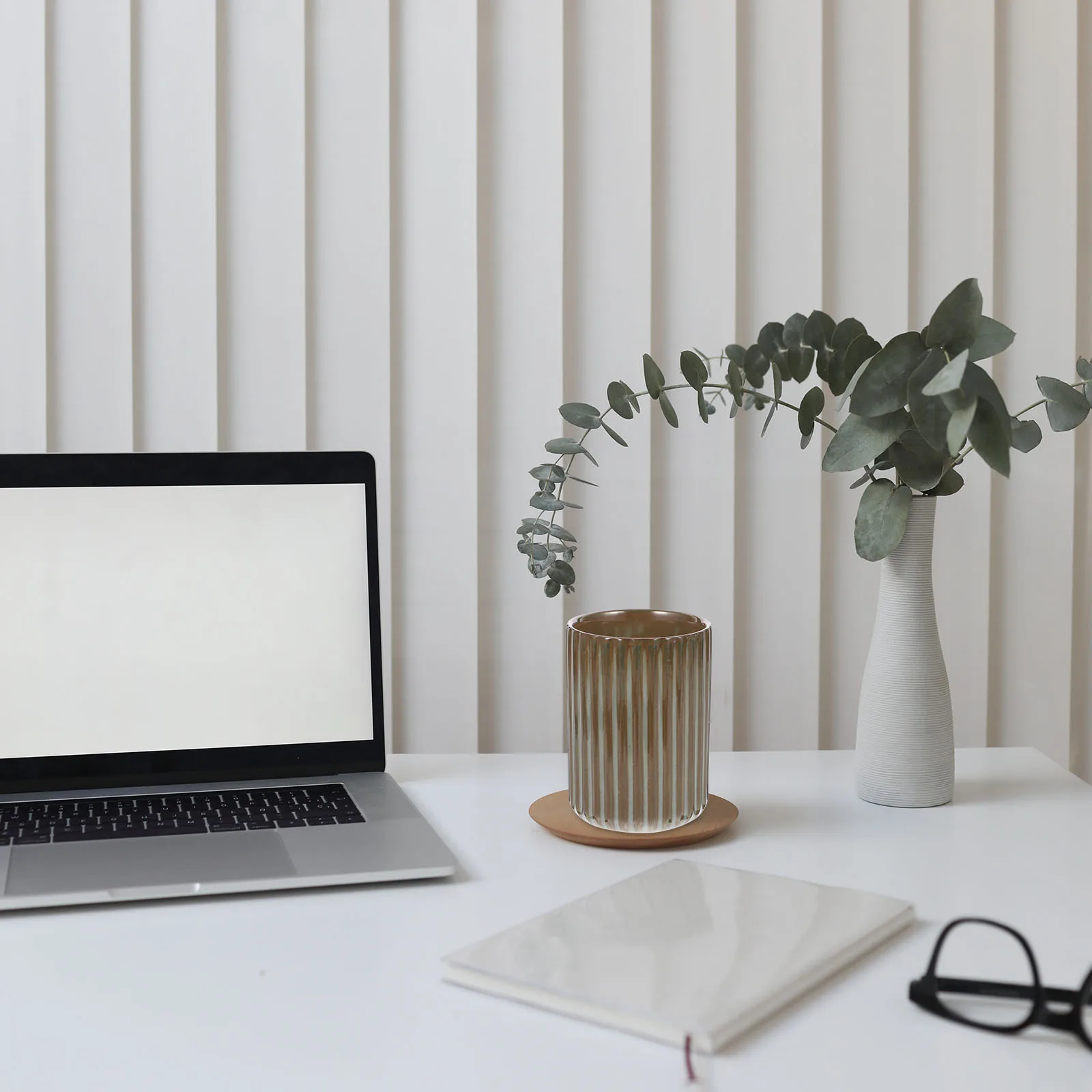 

Delicate Ceramic Water Mug 300Ml Vintage Style Compact and Lightweight Great for Home Office and Travel Use Water Mug