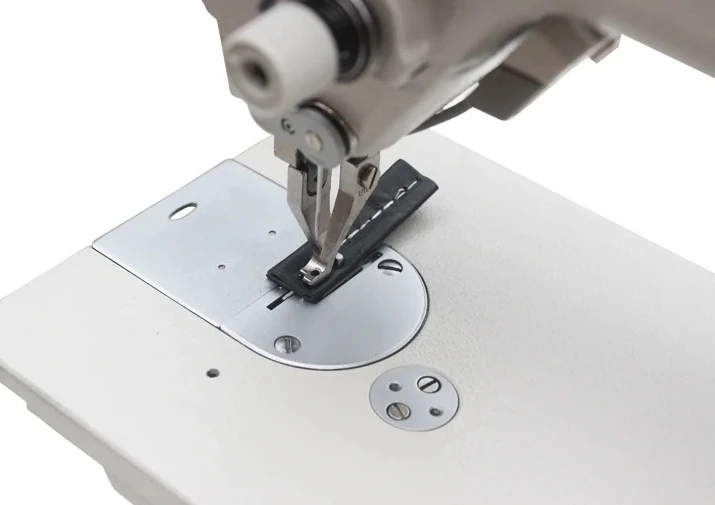 0303D Single    Leather Sewing Machine Heavy M Flat Bed Computerize Automatic Walking Foot Lockstitch Leather Sewing Machine