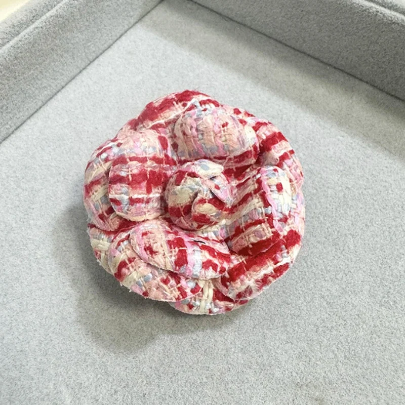 High-end Fabric Camellia Flower Brooches for Women Fashion Elegant Corsage Lapel Pins Wedding Party Badge Jewelry Accessories
