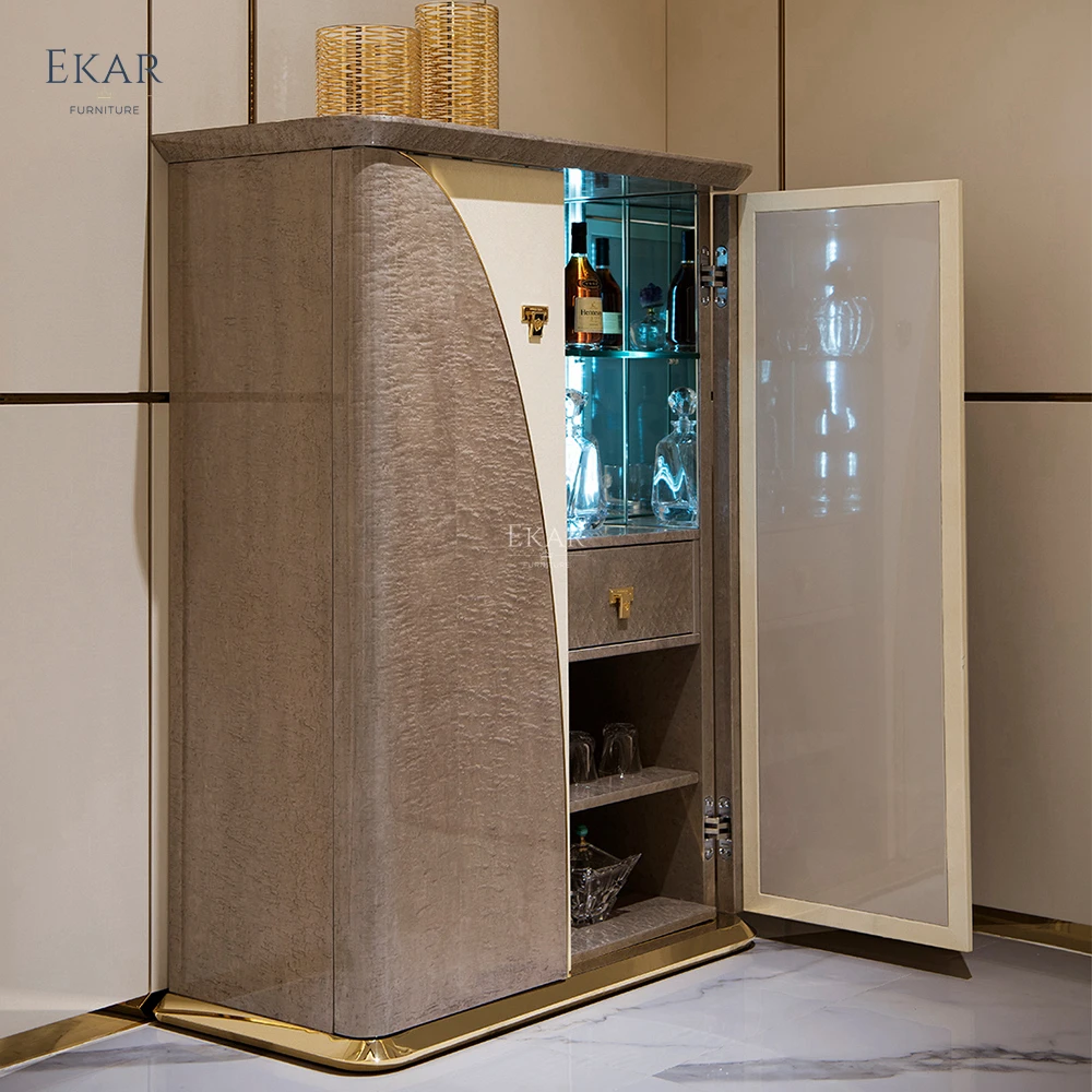 

Многофункциональный шкаф для хранения вещей с золотой зеркальной стальной дверцей и деревянным шпоном